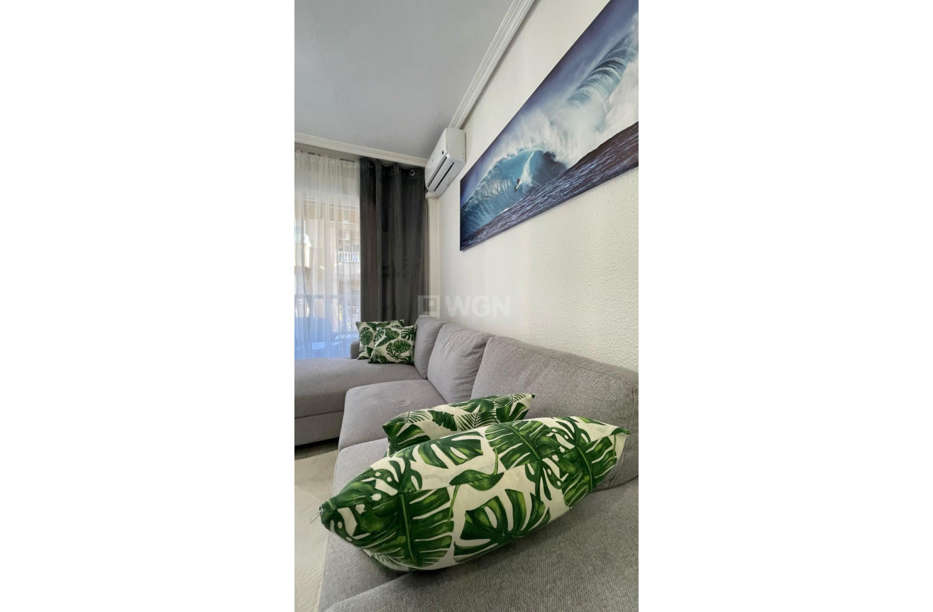 Odsprzedaż - Mieszkanie w bloku - Torrevieja