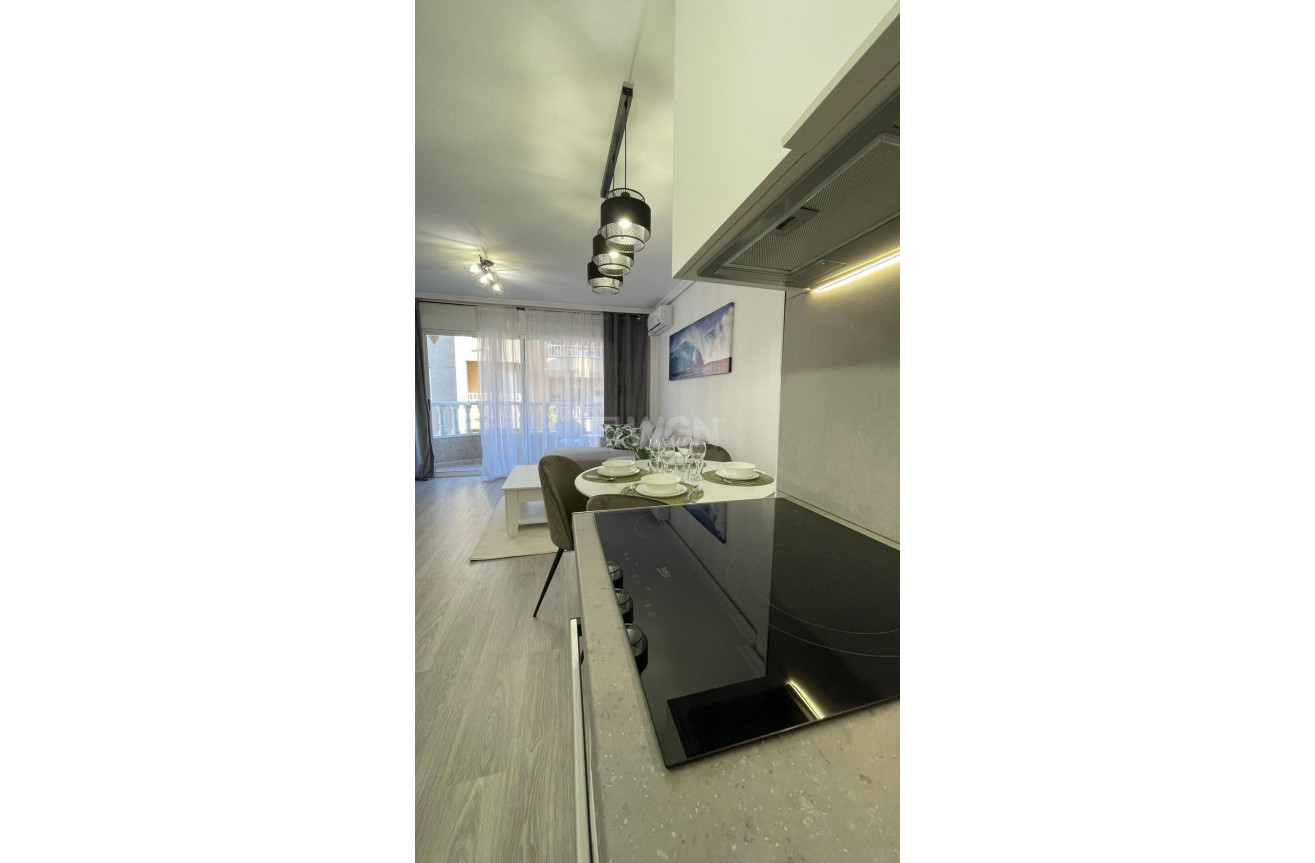 Odsprzedaż - Mieszkanie w bloku - Torrevieja