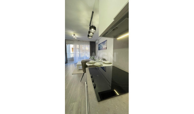 Odsprzedaż - Mieszkanie w bloku - Torrevieja