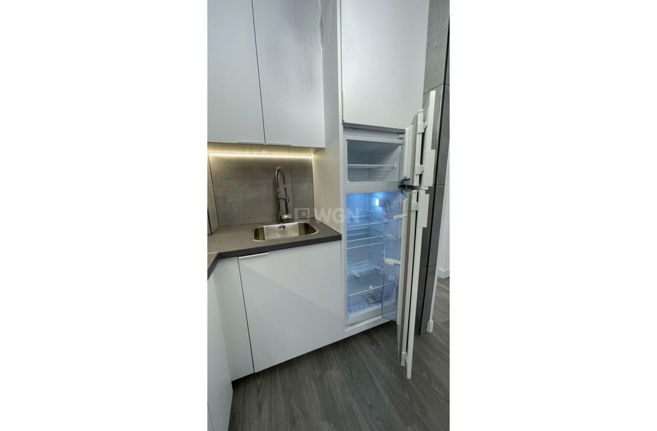 Odsprzedaż - Mieszkanie w bloku - Torrevieja