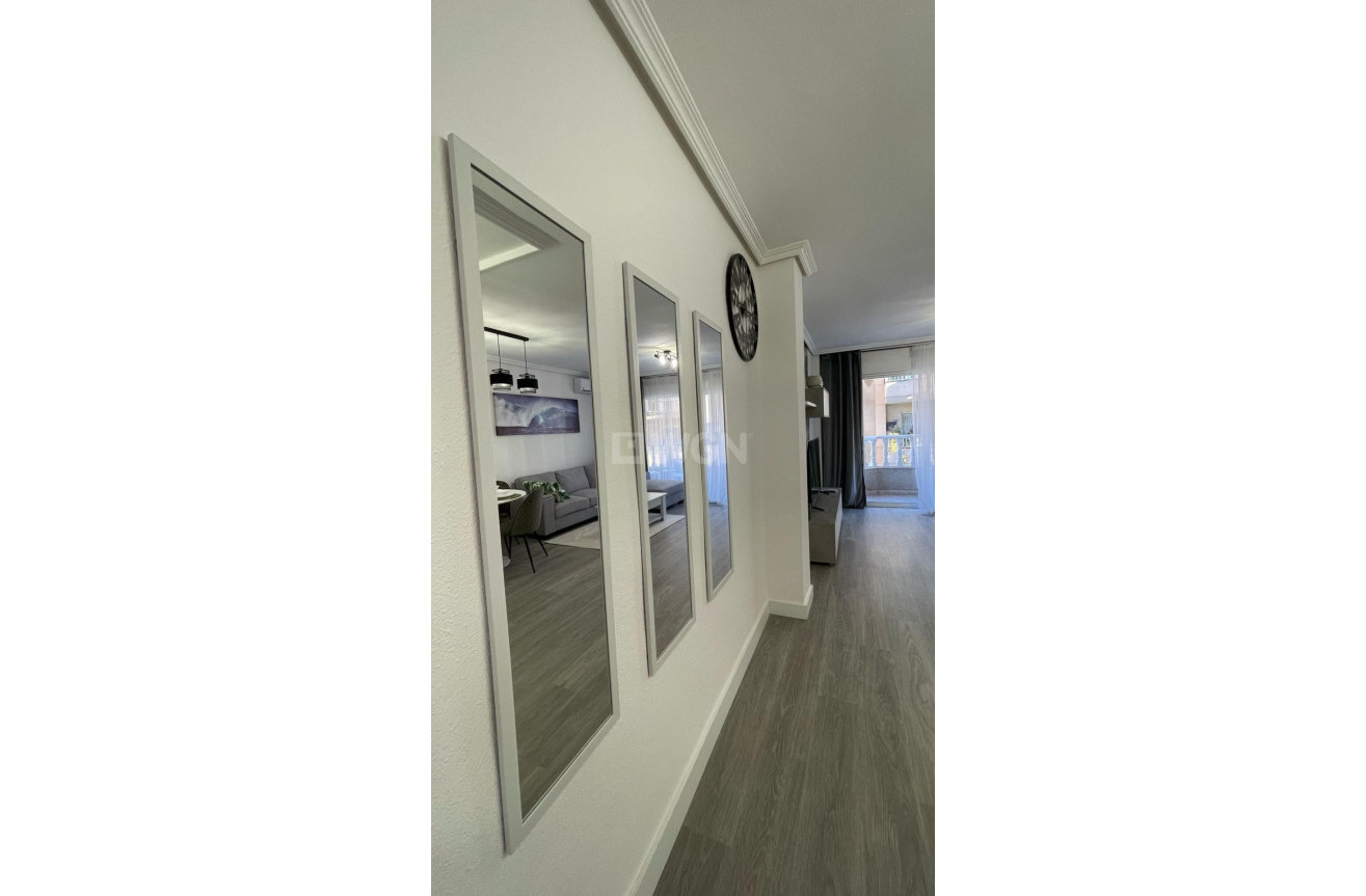 Odsprzedaż - Mieszkanie w bloku - Torrevieja