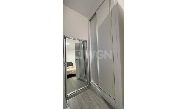 Odsprzedaż - Mieszkanie w bloku - Torrevieja