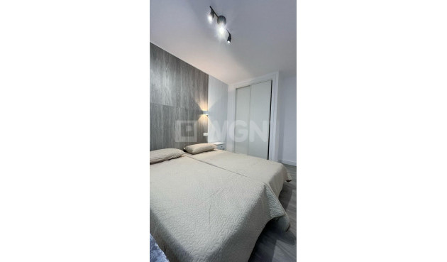 Odsprzedaż - Mieszkanie w bloku - Torrevieja