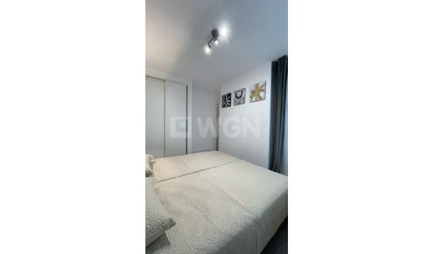 Odsprzedaż - Mieszkanie w bloku - Torrevieja