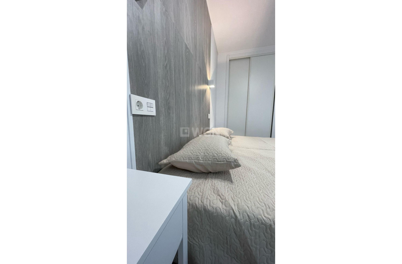 Odsprzedaż - Mieszkanie w bloku - Torrevieja