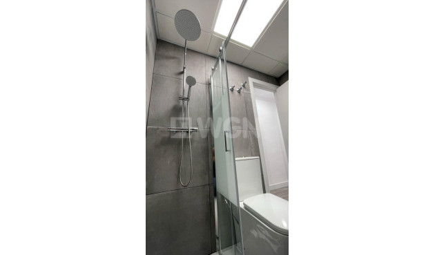 Odsprzedaż - Mieszkanie w bloku - Torrevieja