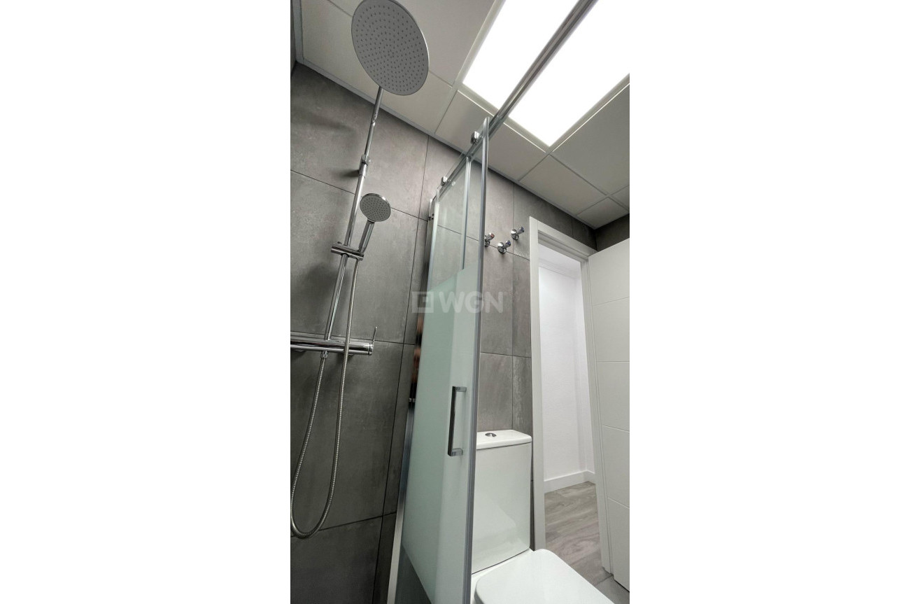 Odsprzedaż - Mieszkanie w bloku - Torrevieja