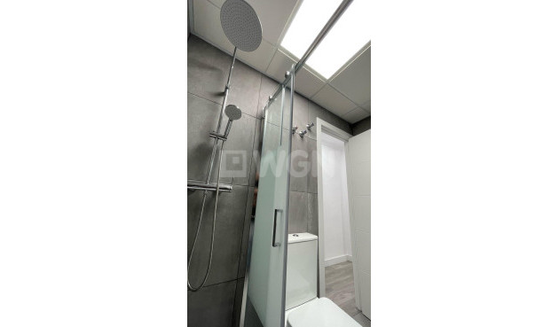 Odsprzedaż - Mieszkanie w bloku - Torrevieja