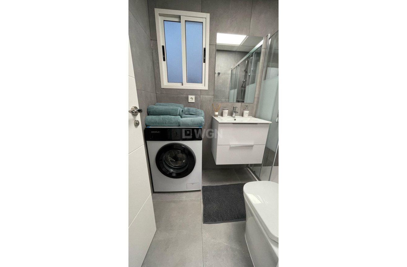 Odsprzedaż - Mieszkanie w bloku - Torrevieja