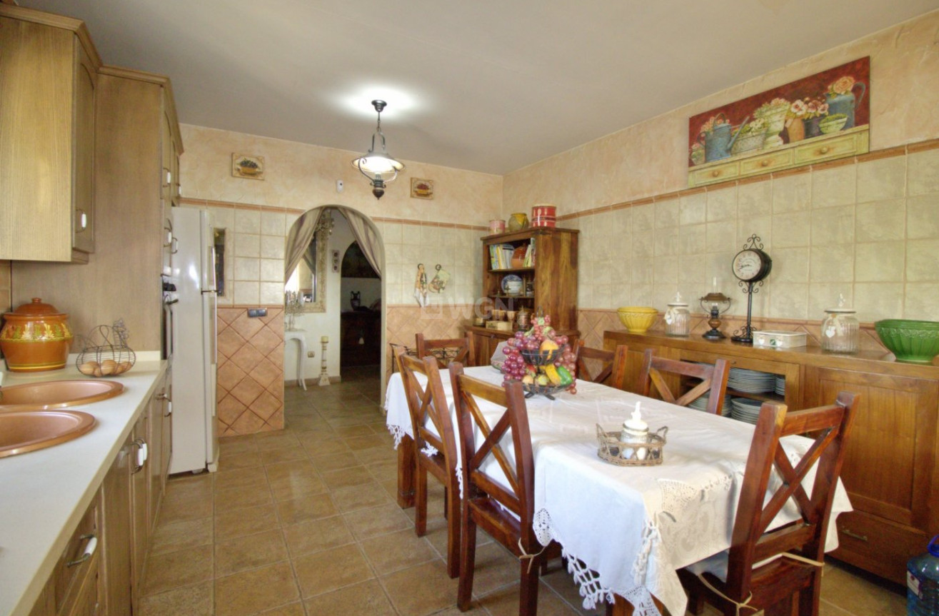 Odsprzedaż - Villa - Elche Pedanías - Valverde