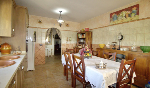 Odsprzedaż - Villa - Elche Pedanías - Valverde