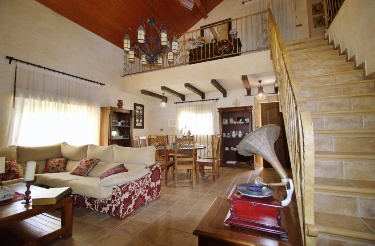 Odsprzedaż - Villa - Elche Pedanías - Valverde