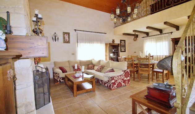 Odsprzedaż - Villa - Elche Pedanías - Valverde