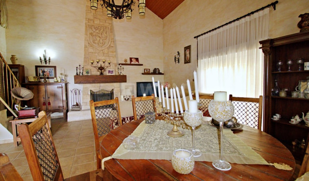 Odsprzedaż - Villa - Elche Pedanías - Valverde