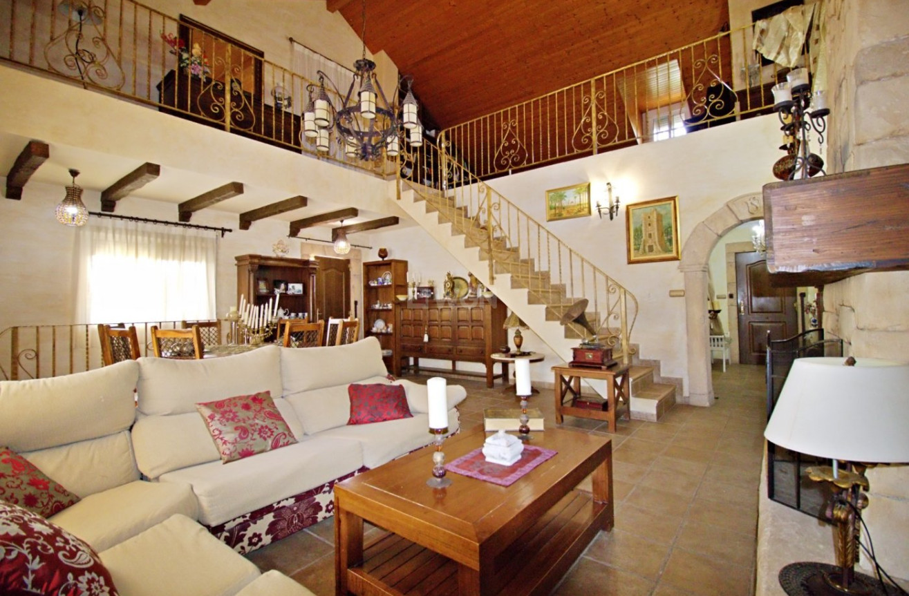 Odsprzedaż - Villa - Elche Pedanías - Valverde