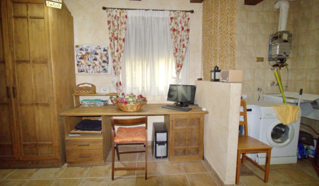 Odsprzedaż - Villa - Elche Pedanías - Valverde