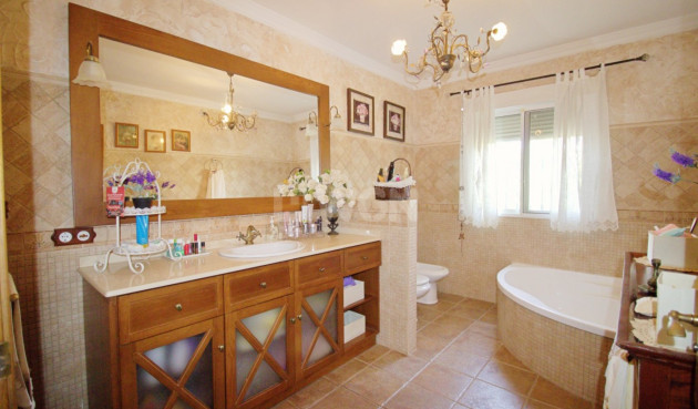 Odsprzedaż - Villa - Elche Pedanías - Valverde