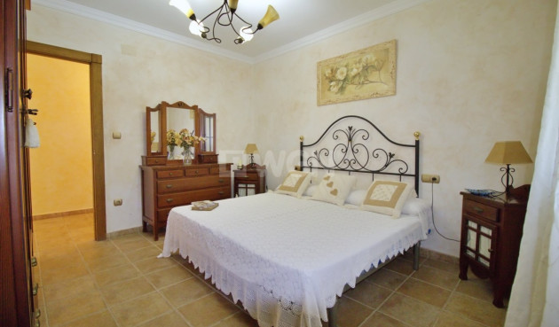 Odsprzedaż - Villa - Elche Pedanías - Valverde