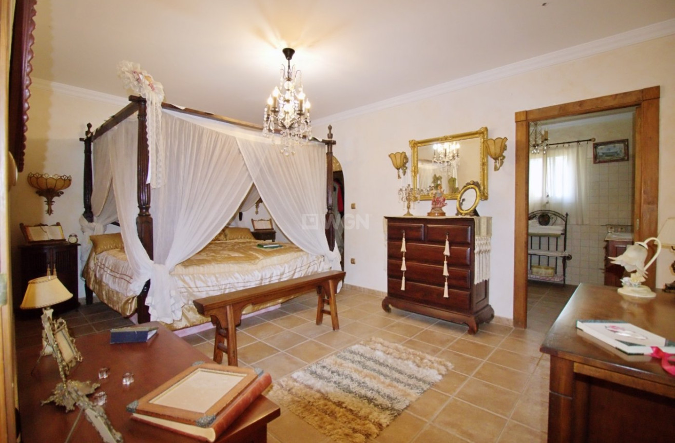 Odsprzedaż - Villa - Elche Pedanías - Valverde