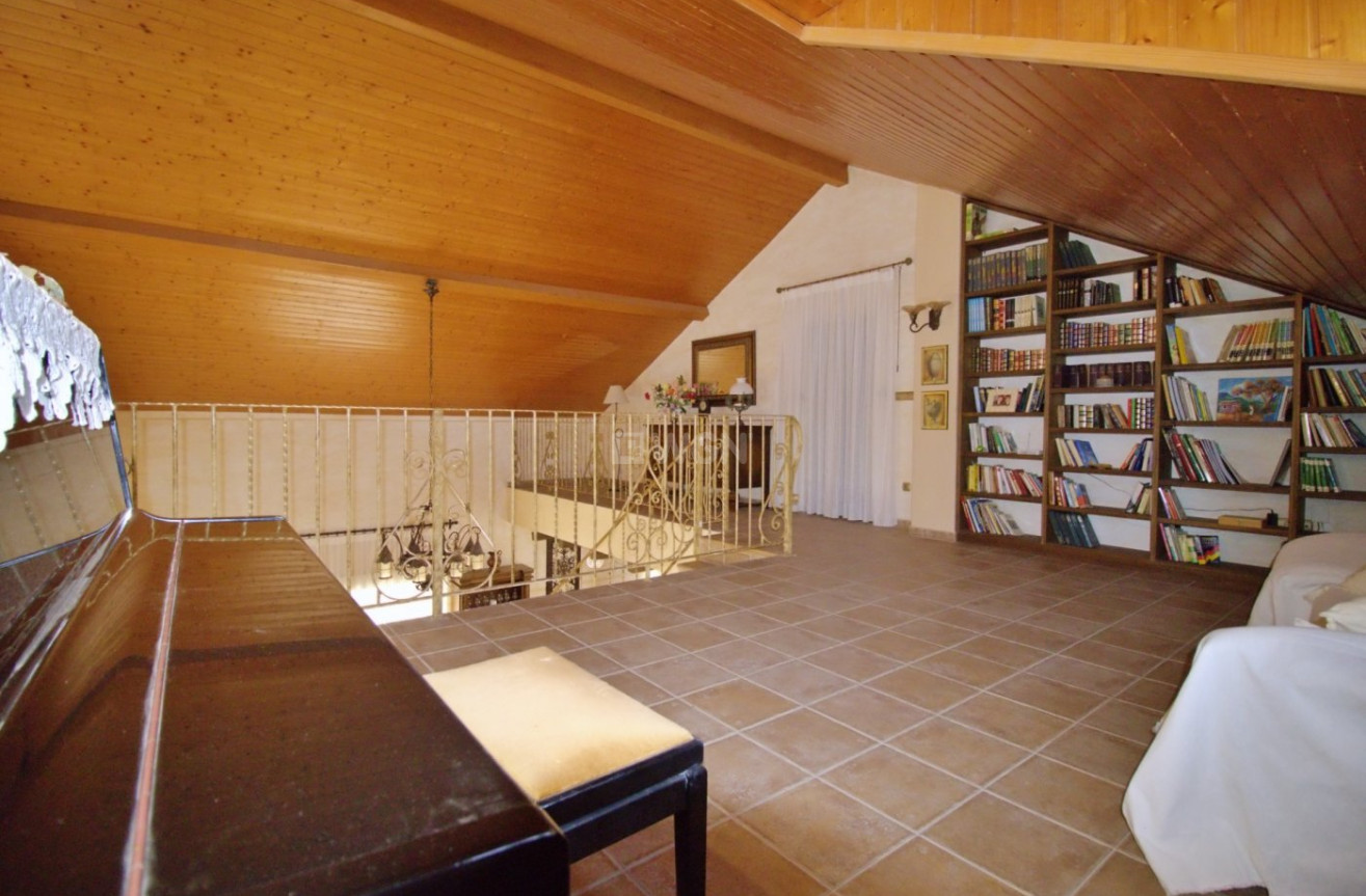 Odsprzedaż - Villa - Elche Pedanías - Valverde