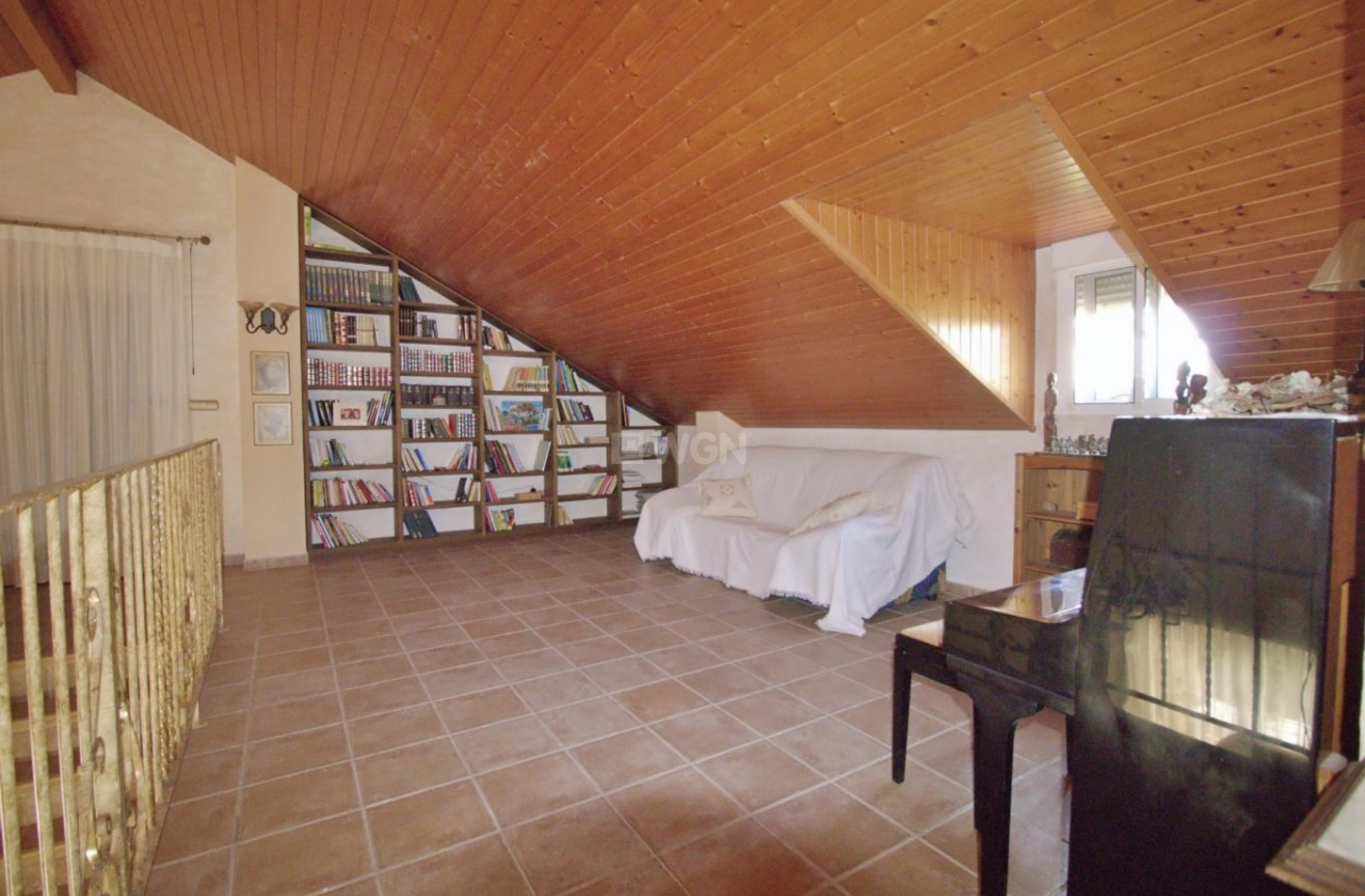 Odsprzedaż - Villa - Elche Pedanías - Valverde