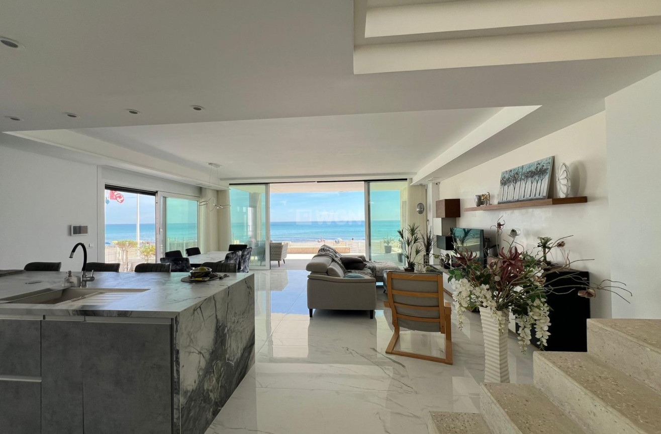 Odsprzedaż - Villa - Torrevieja - La Mata