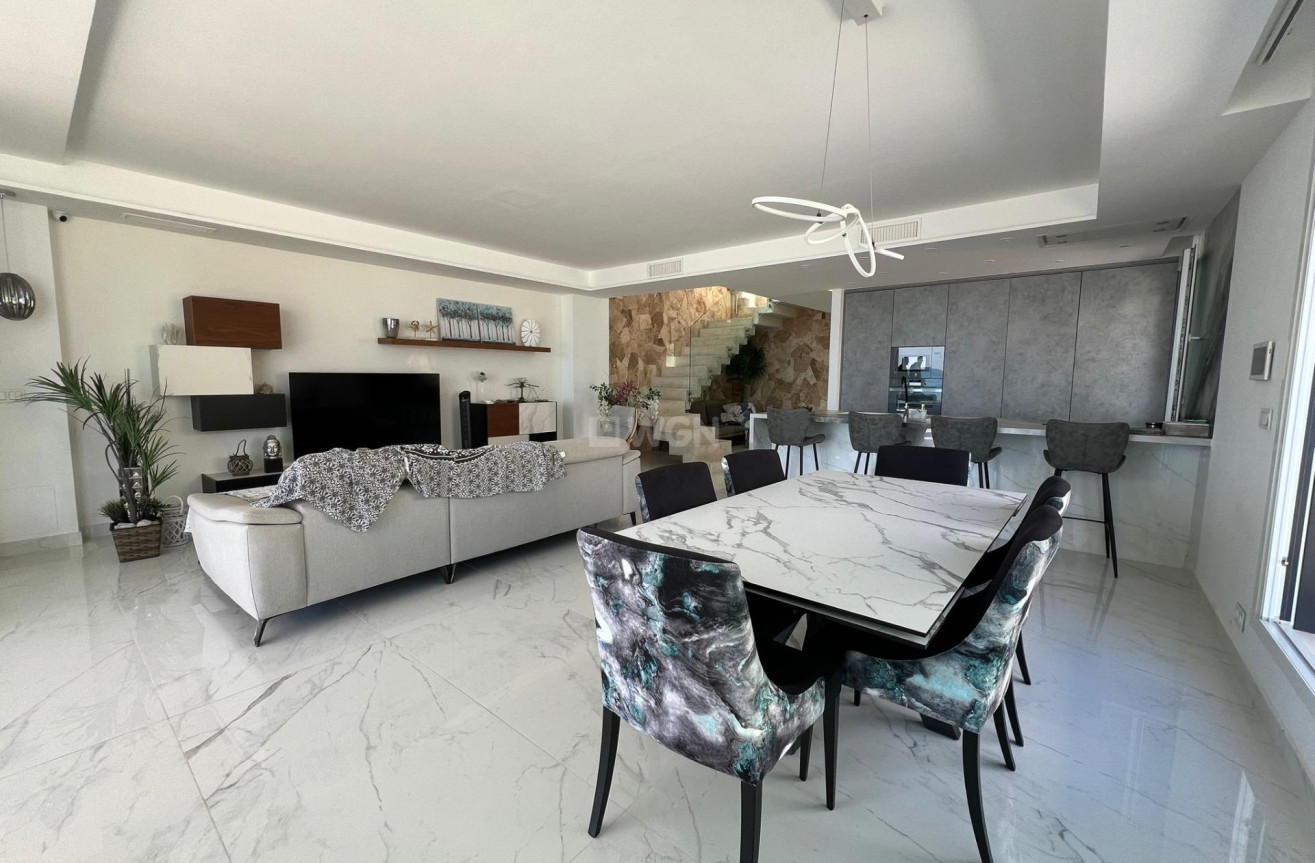 Odsprzedaż - Villa - Torrevieja - La Mata