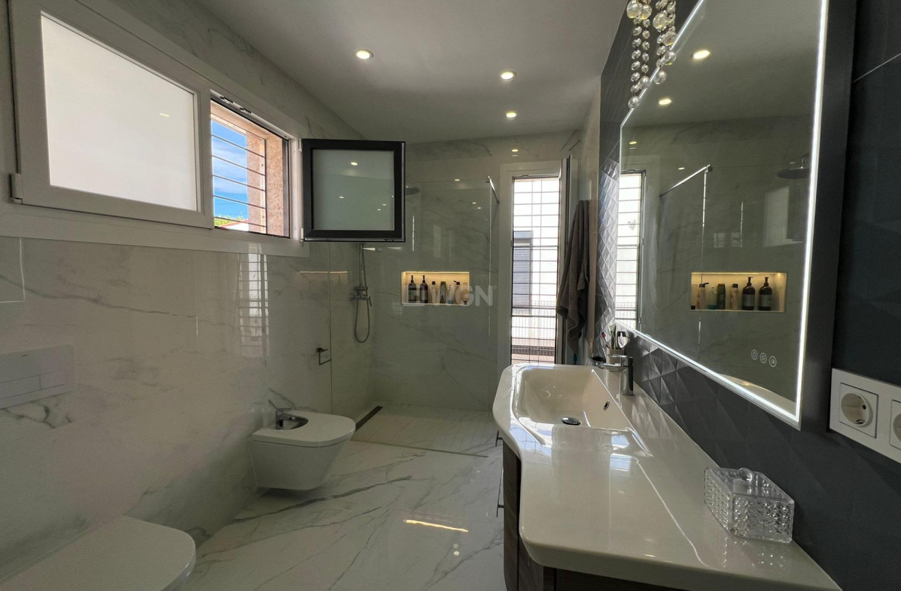 Odsprzedaż - Villa - Torrevieja - La Mata