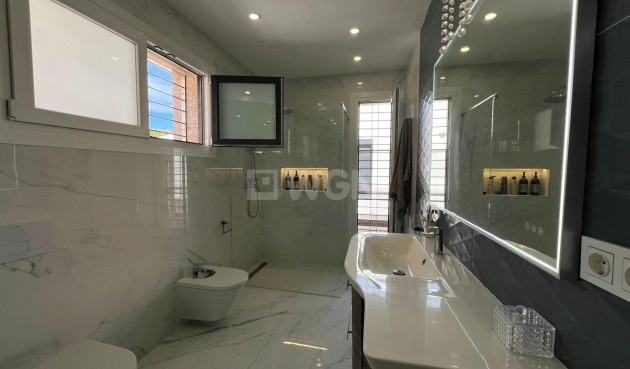 Odsprzedaż - Villa - Torrevieja - La Mata