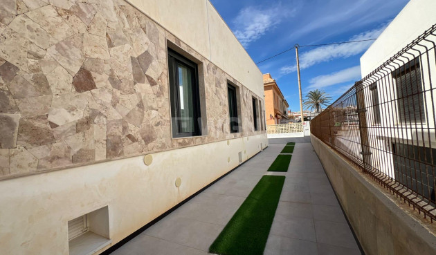 Odsprzedaż - Villa - Torrevieja - La Mata