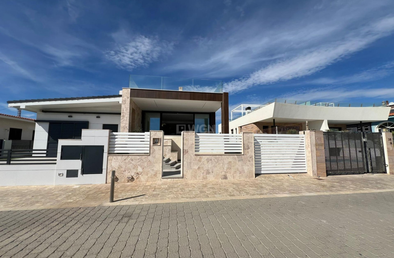 Odsprzedaż - Villa - Torrevieja - La Mata