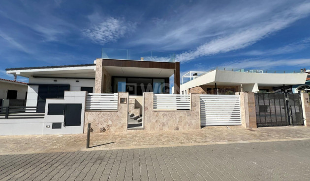 Odsprzedaż - Villa - Torrevieja - La Mata