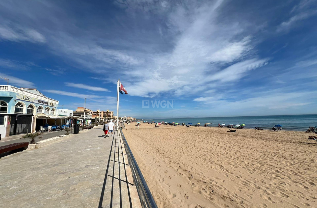 Odsprzedaż - Villa - Torrevieja - La Mata