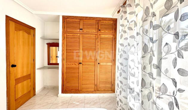 Resale - Apartment / flat - Torrevieja - Playa del Cura