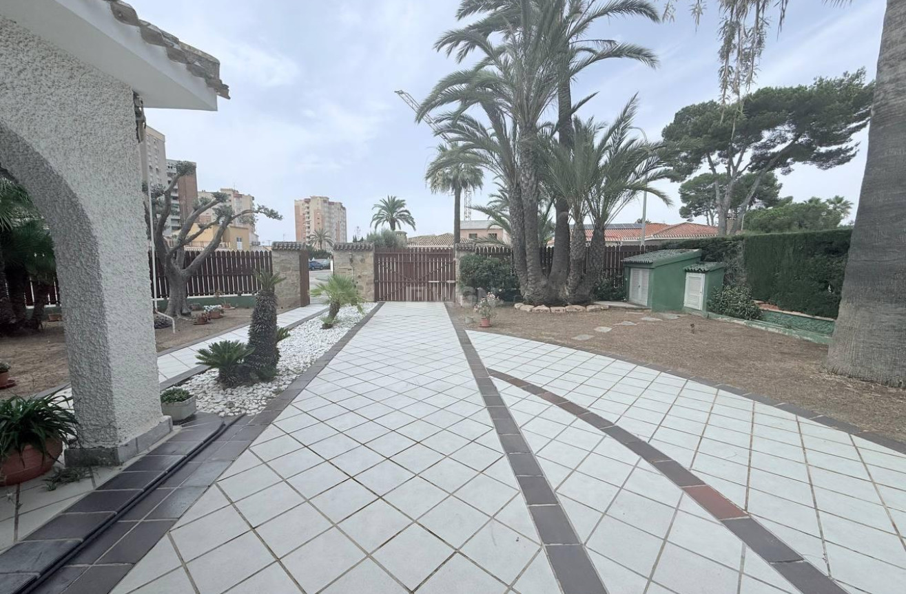 Wiederverkauf - Villa - Orihuela Costa - Campoamor