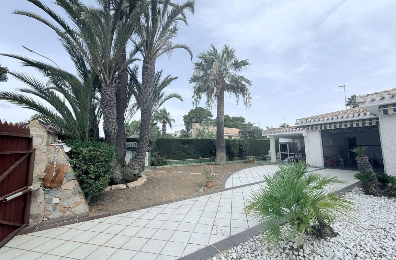 Wiederverkauf - Villa - Orihuela Costa - Campoamor