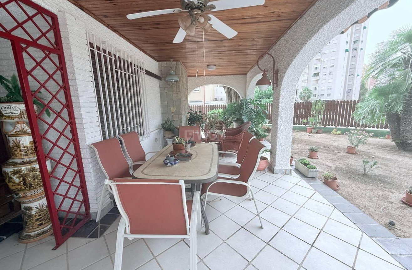 Wiederverkauf - Villa - Orihuela Costa - Campoamor