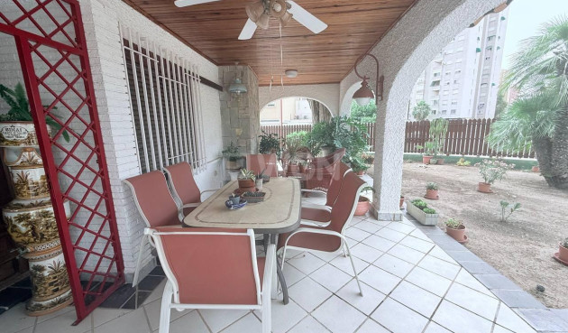 Wiederverkauf - Villa - Orihuela Costa - Campoamor