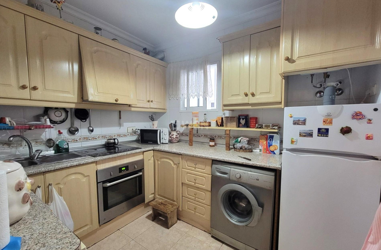 Odsprzedaż - Mieszkanie w bloku - Torrevieja - Centro