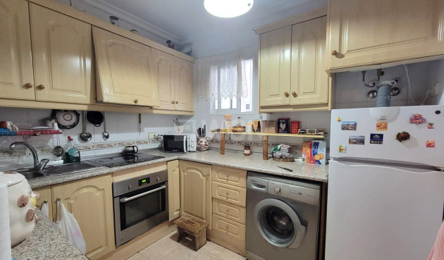 Odsprzedaż - Mieszkanie w bloku - Torrevieja - Centro