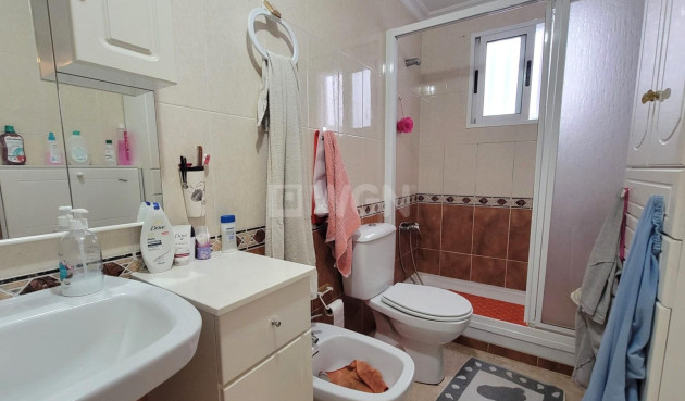 Odsprzedaż - Mieszkanie w bloku - Torrevieja - Centro