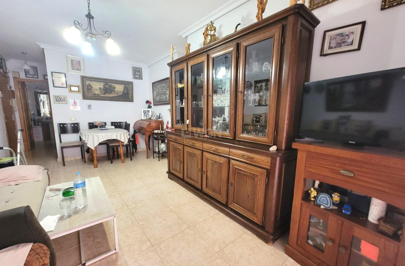Odsprzedaż - Mieszkanie w bloku - Torrevieja - Centro