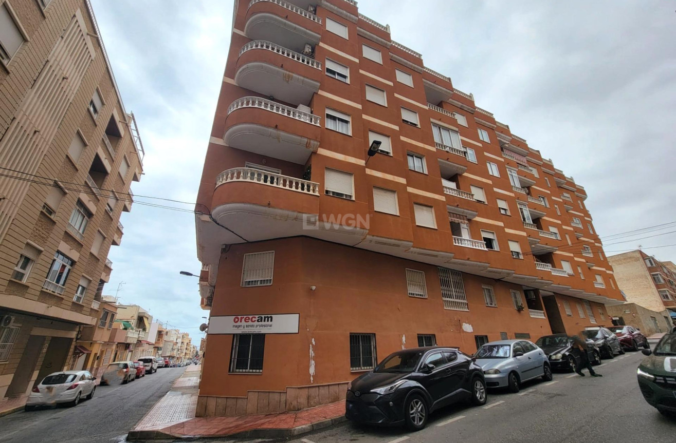 Odsprzedaż - Mieszkanie w bloku - Torrevieja - Centro