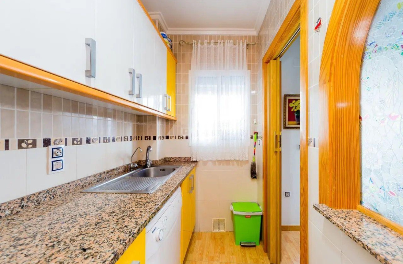 Resale - Apartment / flat - Torrevieja - Centro