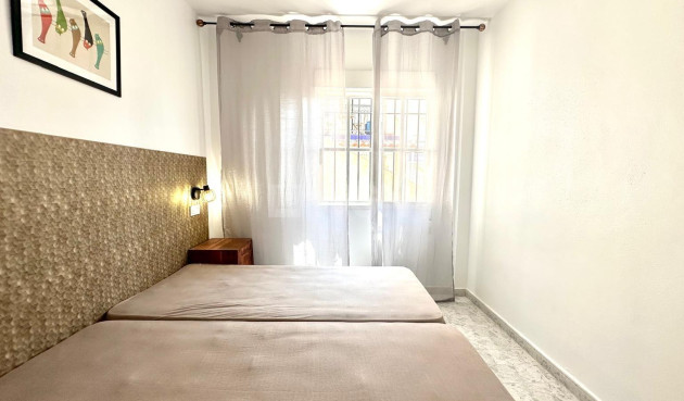 Odsprzedaż - Mieszkanie w bloku - Orihuela Costa - Playa Flamenca