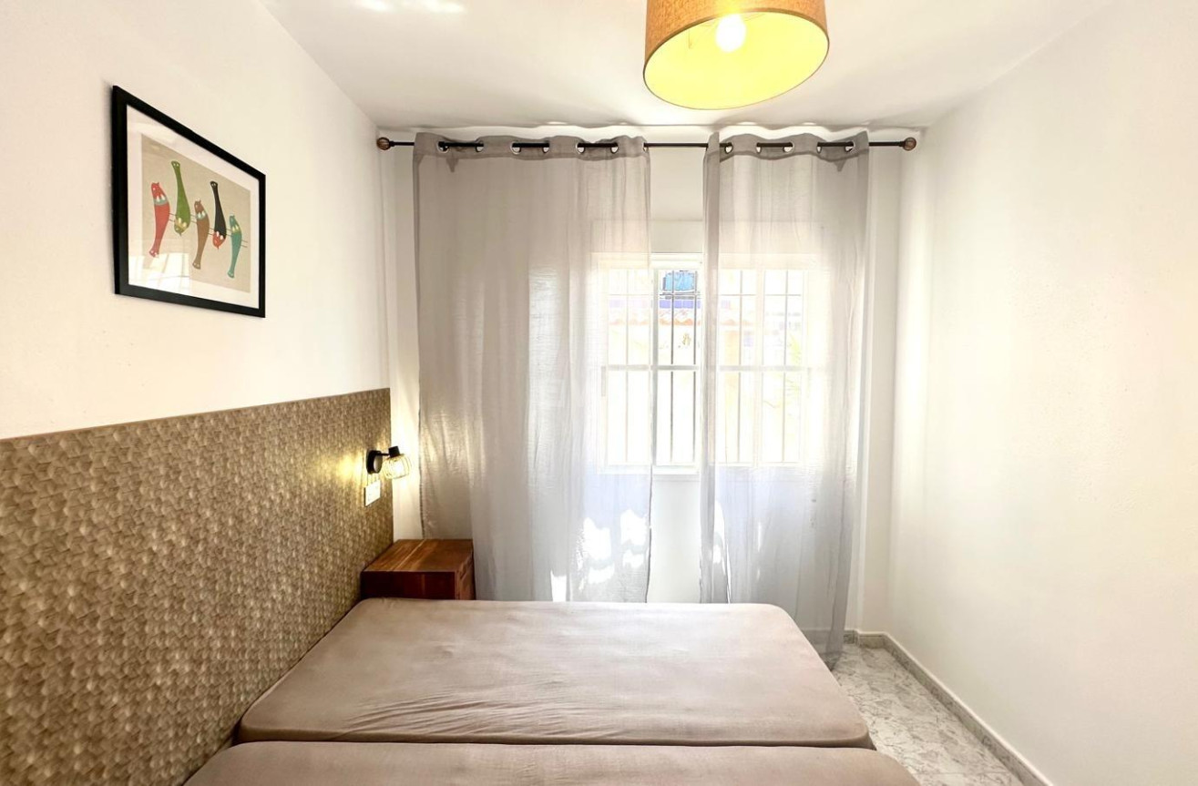 Odsprzedaż - Mieszkanie w bloku - Orihuela Costa - Playa Flamenca