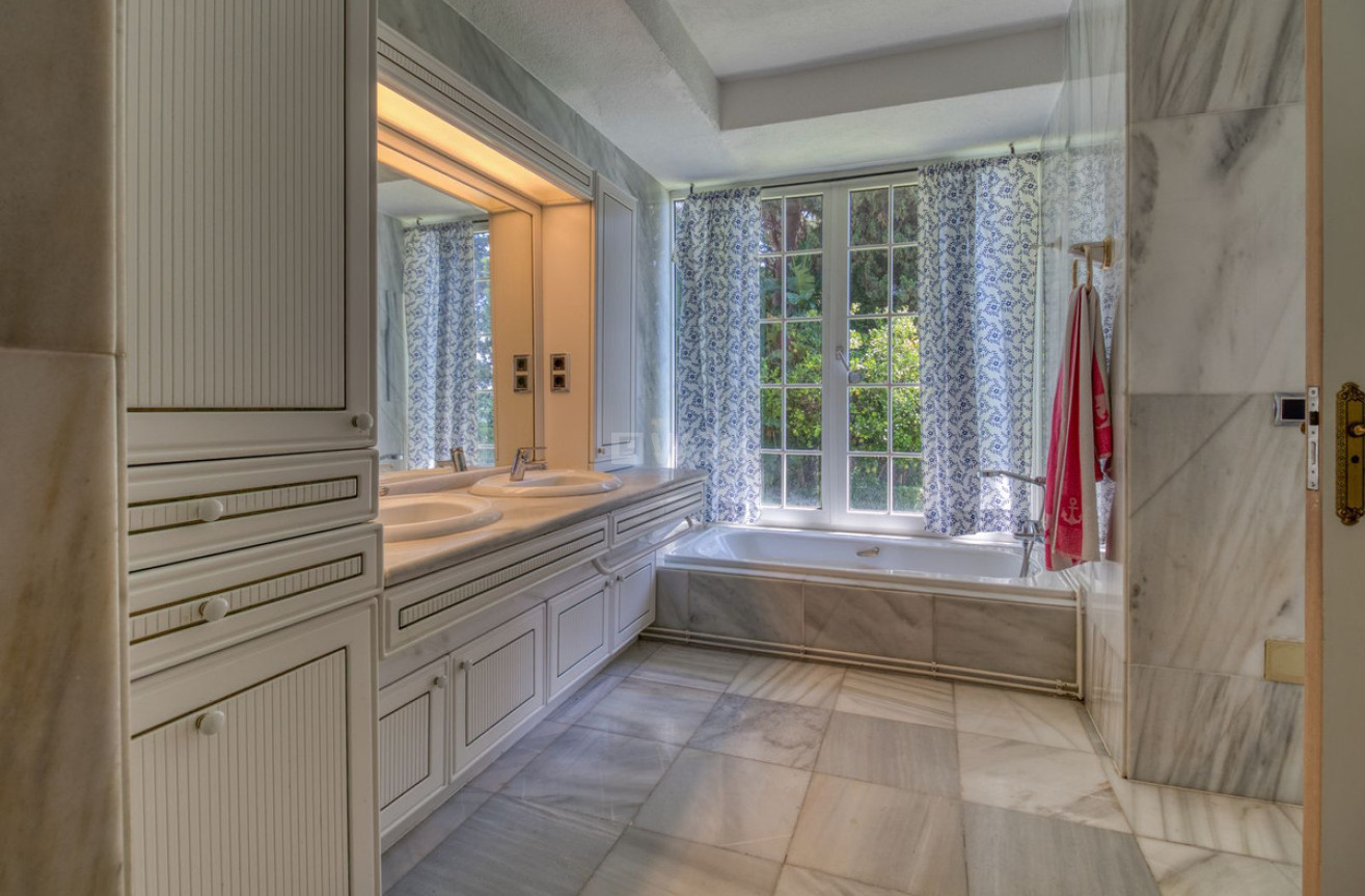 Odsprzedaż - Villa - Benalmadena - Costa del Sol