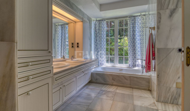 Odsprzedaż - Villa - Benalmadena - Costa del Sol