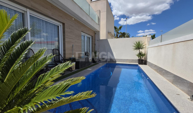 Odsprzedaż - Villa - Pilar de la Horadada - Zona Pueblo