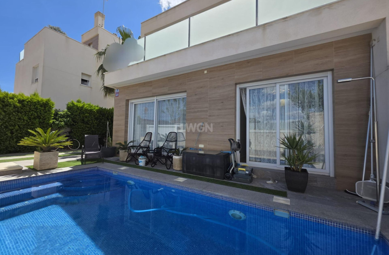 Odsprzedaż - Villa - Pilar de la Horadada - Zona Pueblo